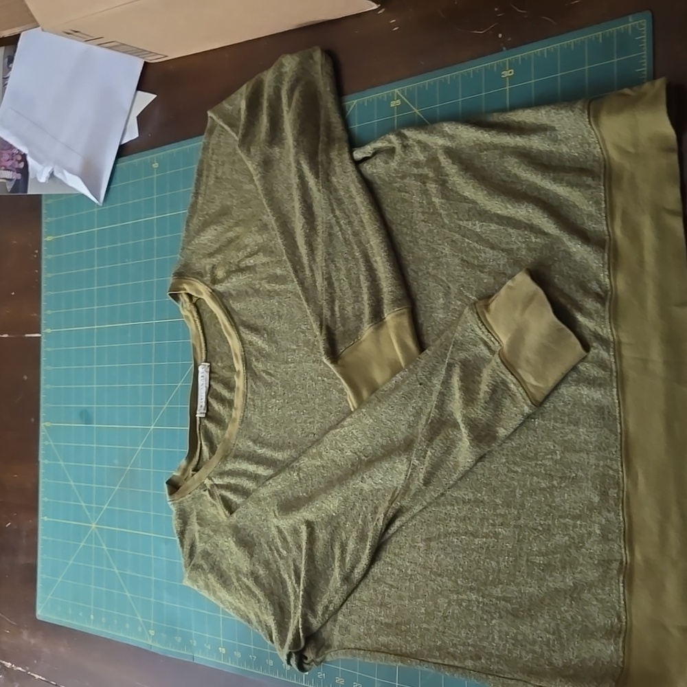 American Able long sleeve top Moss Green Size Large